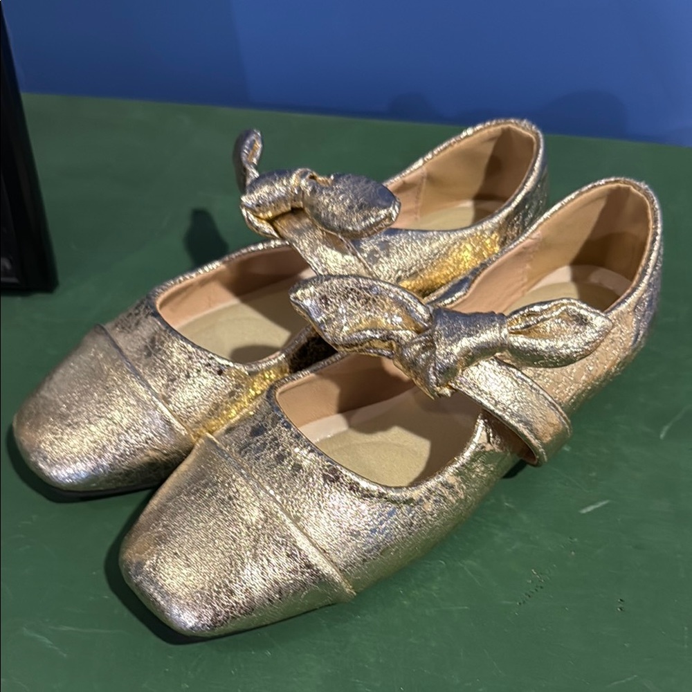 Metallic gold bow Mary Jane ballet flats